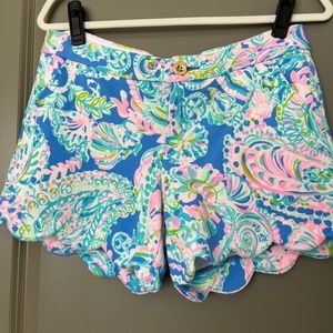 Lilly Pulitzer scallop hem shorts